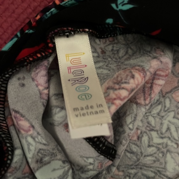 RARE LuLaRoe Flowers design, like new, but no tag. - Picture 4 of 4